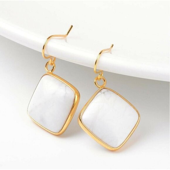 Diamond Shape Puffed White Howlite Gemstone Pendant Gold Plated Trim Earrings - Picture 1 of 2